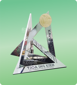 piala chrome segitiga