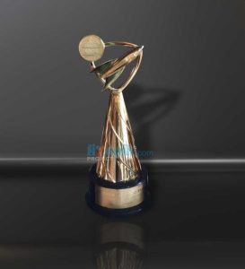 pIala untuk acara awarding dengan figur rocket. jual piala award jakarta, bekasi depok, tangerang