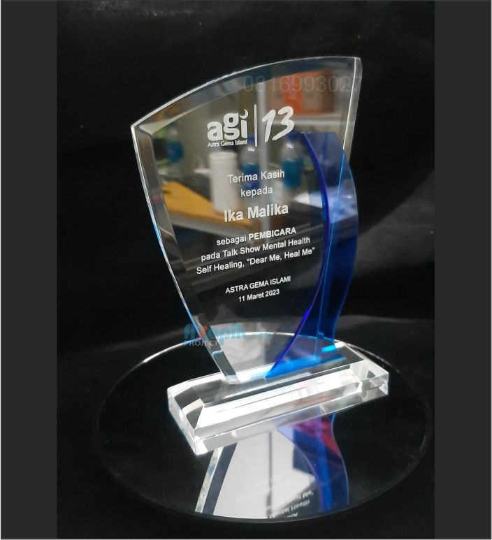 plakat akrilik custom 1 hari jadi