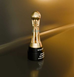 piala globe indo 3 orang samping