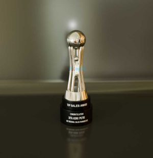 piala awarding model globe silver