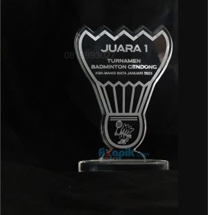 Plakat piala akrilik bentuk kock badminton